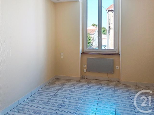 Appartement &agrave; louer - 3 pi&egrave;ces - 59,71 m2 - Aigueperse - 63 - AUVERGNE