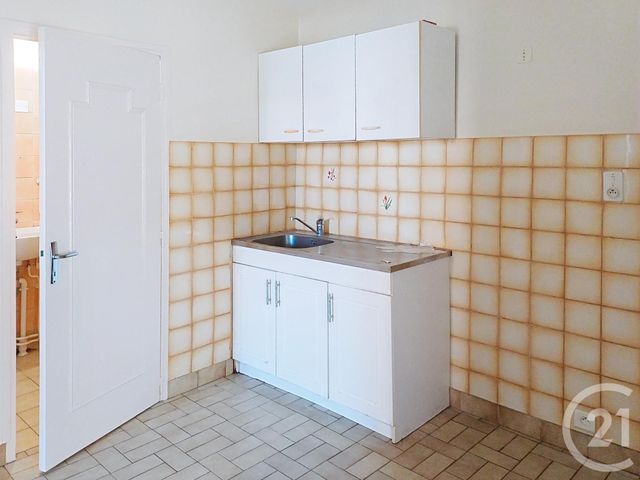Appartement &agrave; louer - 3 pi&egrave;ces - 59,71 m2 - Aigueperse - 63 - AUVERGNE
