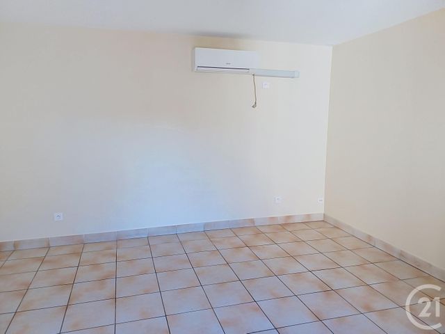 Appartement &agrave; louer - 3 pi&egrave;ces - 59,71 m2 - Aigueperse - 63 - AUVERGNE