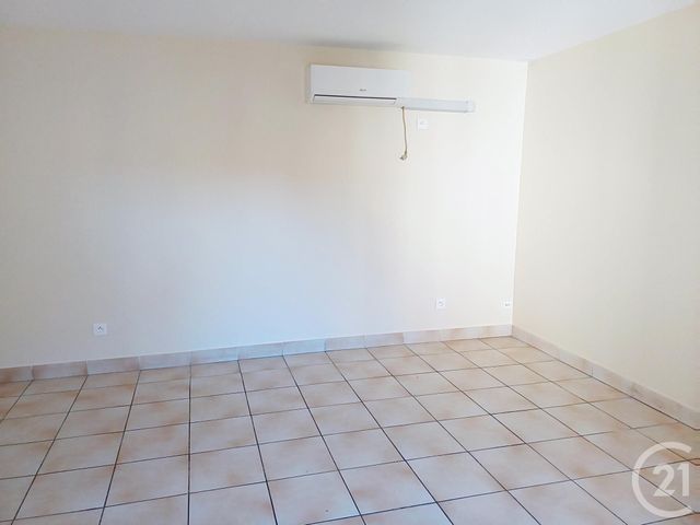 Appartement &agrave; louer - 3 pi&egrave;ces - 59,71 m2 - Aigueperse - 63 - AUVERGNE