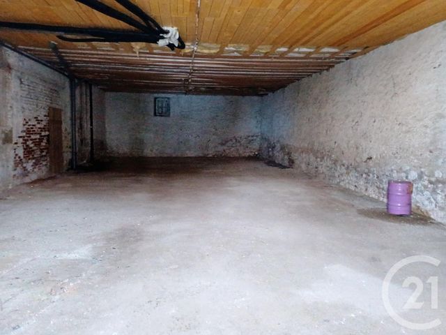 Afficher la photo en grand Parking à louer - 148 m2 - Gannat - 03 - AUVERGNE