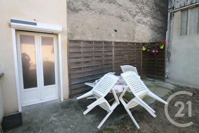 Afficher la photo en grand Maison à louer - 3 pièces - 82,73 m2 - Bussieres Et Pruns - 63 - AUVERGNE
