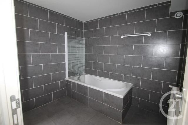 Maison &agrave; louer - 5 pi&egrave;ces - 89,73 m2 - Gannat - 03 - AUVERGNE