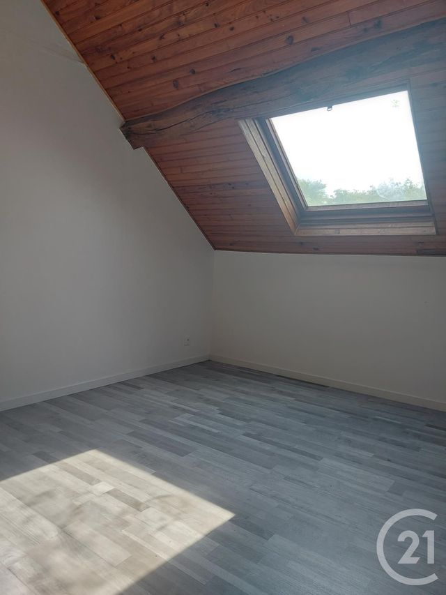 Maison &agrave; louer - 4 pi&egrave;ces - 107 m2 - Chezelle - 03 - AUVERGNE