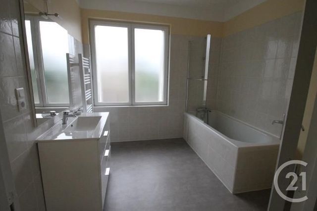 Maison &agrave; louer - 4 pi&egrave;ces - 79 m2 - Vichy - 03 - AUVERGNE