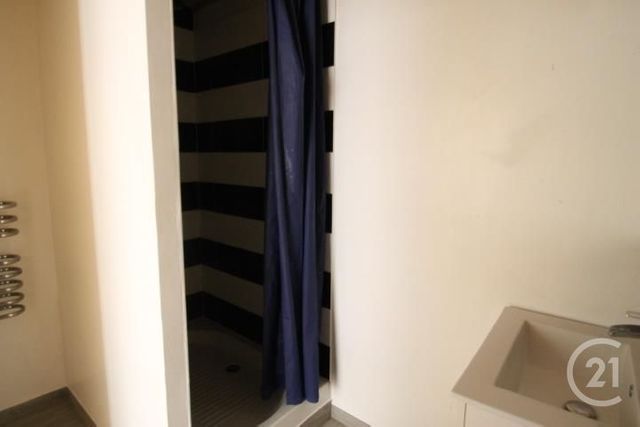 Maison &agrave; louer - 3 pi&egrave;ces - 116,37 m2 - Bellenaves - 03 - AUVERGNE