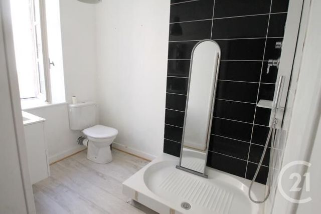 Maison &agrave; louer - 3 pi&egrave;ces - 116,37 m2 - Bellenaves - 03 - AUVERGNE