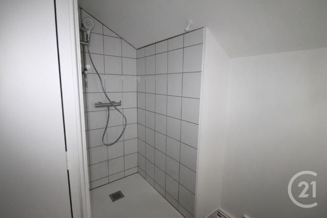 Appartement F2 &agrave; louer - 2 pi&egrave;ces - 43,19 m2 - Gannat - 03 - AUVERGNE
