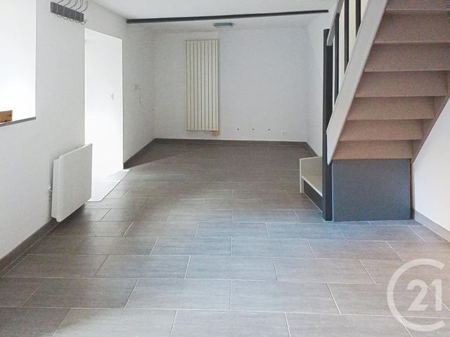 Appartement F3 &agrave; louer - 3 pi&egrave;ces - 70,90 m2 - Ebreuil - 03 - AUVERGNE