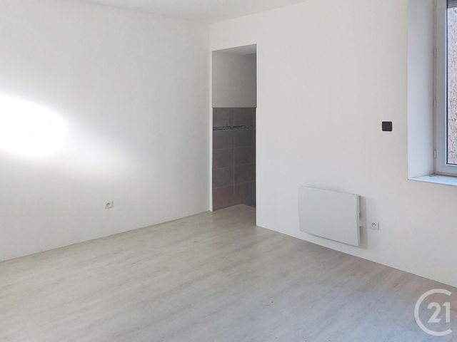 Appartement F3 &agrave; louer - 3 pi&egrave;ces - 70,90 m2 - Ebreuil - 03 - AUVERGNE