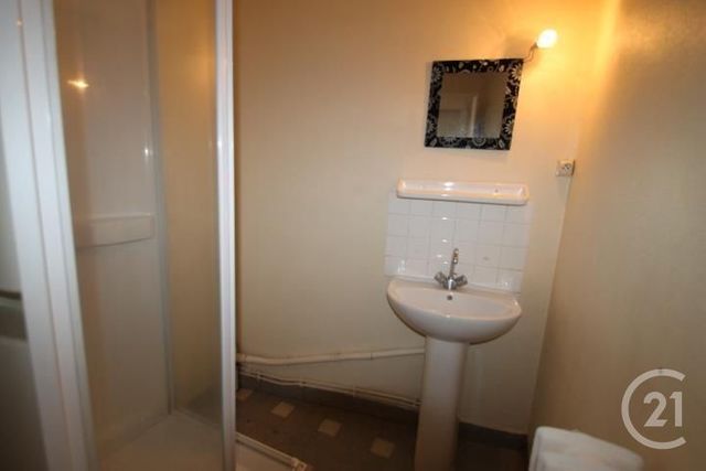 Appartement F3 &agrave; louer - 3 pi&egrave;ces - 69 m2 - Gannat - 03 - AUVERGNE