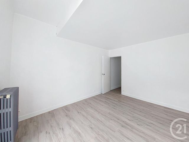 Appartement F3 &agrave; louer - 3 pi&egrave;ces - 79,80 m2 - Gannat - 03 - AUVERGNE