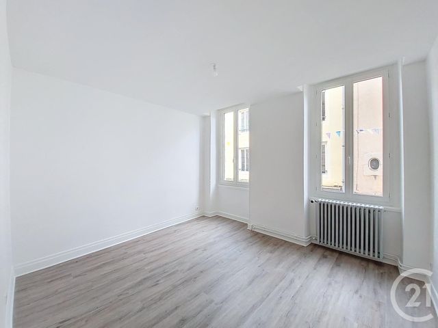 Appartement F3 &agrave; louer - 3 pi&egrave;ces - 79,80 m2 - Gannat - 03 - AUVERGNE