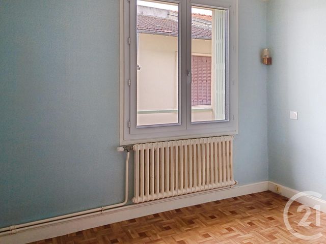 Appartement F2 &agrave; louer - 3 pi&egrave;ces - 40 m2 - Gannat - 03 - AUVERGNE