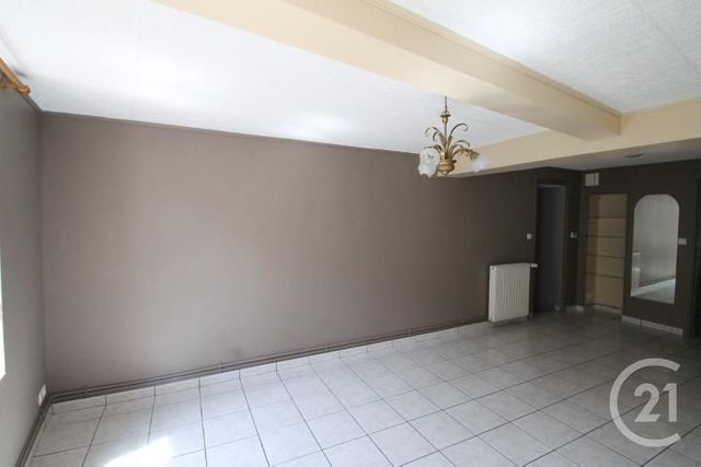 Maison &agrave; louer - 4 pi&egrave;ces - 71 m2 - Gannat - 03 - AUVERGNE
