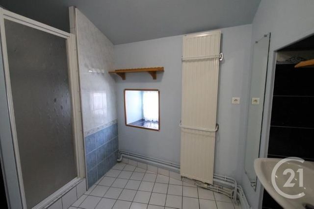 Maison &agrave; louer - 4 pi&egrave;ces - 71 m2 - Gannat - 03 - AUVERGNE