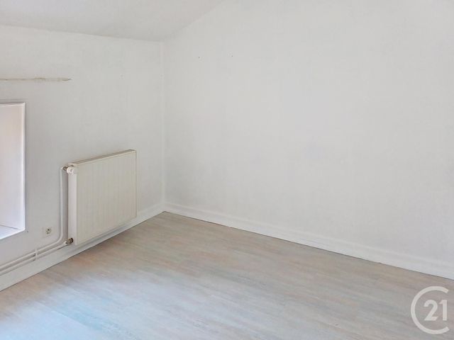 Maison &agrave; louer - 4 pi&egrave;ces - 71 m2 - Gannat - 03 - AUVERGNE