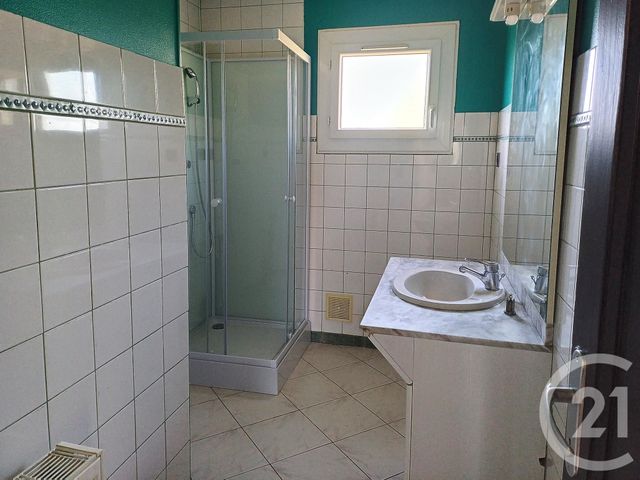 Maison &agrave; louer - 5 pi&egrave;ces - 101,15 m2 - St Bonnet De Rochefort - 03 - AUVERGNE