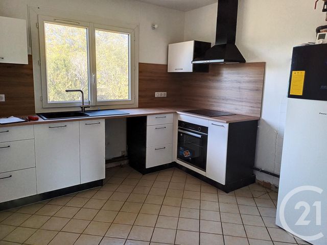Maison &agrave; louer - 5 pi&egrave;ces - 101,15 m2 - St Bonnet De Rochefort - 03 - AUVERGNE