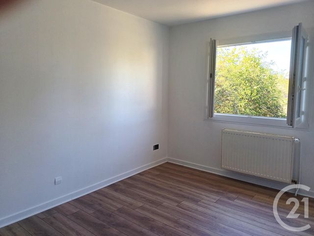 Maison &agrave; louer - 5 pi&egrave;ces - 101,15 m2 - St Bonnet De Rochefort - 03 - AUVERGNE