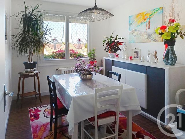 Appartement F4 &agrave; louer - 4 pi&egrave;ces - 70,87 m2 - Gannat - 03 - AUVERGNE