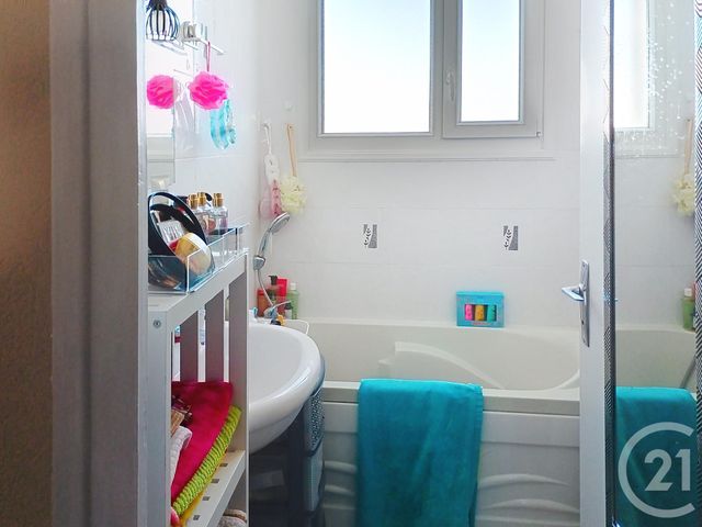 Appartement F4 &agrave; louer - 4 pi&egrave;ces - 70,87 m2 - Gannat - 03 - AUVERGNE