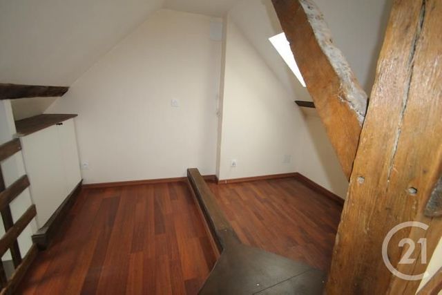 Appartement F2 &agrave; louer - 2 pi&egrave;ces - 46 m2 - Gannat - 03 - AUVERGNE