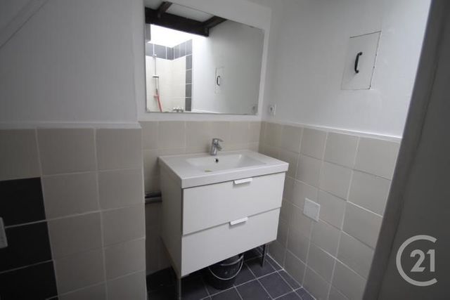 Appartement F2 &agrave; louer - 2 pi&egrave;ces - 46 m2 - Gannat - 03 - AUVERGNE
