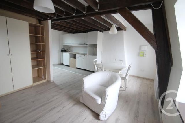 Appartement F2 &agrave; louer - 2 pi&egrave;ces - 46 m2 - Gannat - 03 - AUVERGNE