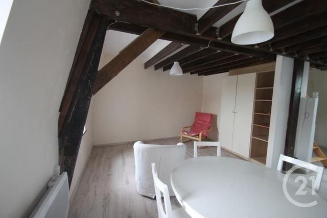 Appartement F2 &agrave; louer - 2 pi&egrave;ces - 46 m2 - Gannat - 03 - AUVERGNE