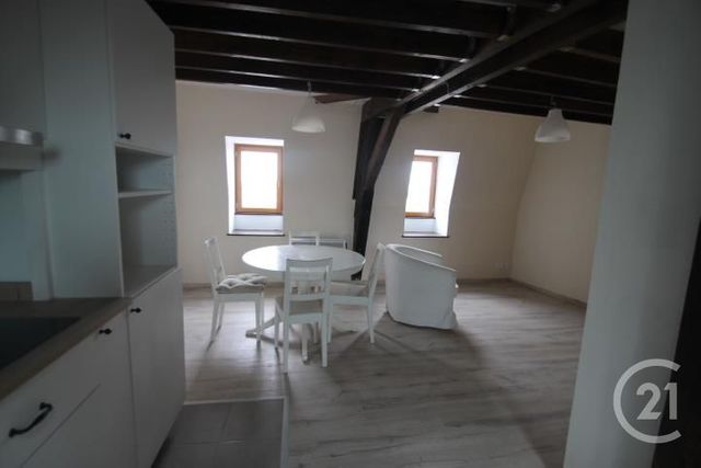 Appartement F2 &agrave; louer - 2 pi&egrave;ces - 46 m2 - Gannat - 03 - AUVERGNE
