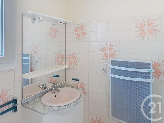 Appartement F3 &agrave; louer - 3 pi&egrave;ces - 71,50 m2 - Vichy - 03 - AUVERGNE