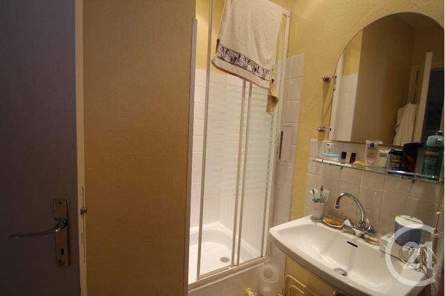 Appartement F3 &agrave; louer - 3 pi&egrave;ces - 71,06 m2 - Gannat - 03 - AUVERGNE