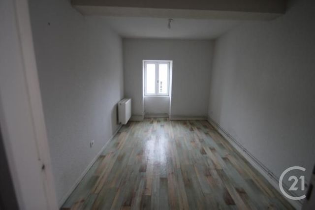 Appartement &agrave; louer - 3 pi&egrave;ces - 73,98 m2 - Gannat - 03 - AUVERGNE
