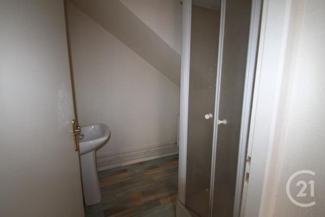 Appartement &agrave; louer - 3 pi&egrave;ces - 73,98 m2 - Gannat - 03 - AUVERGNE