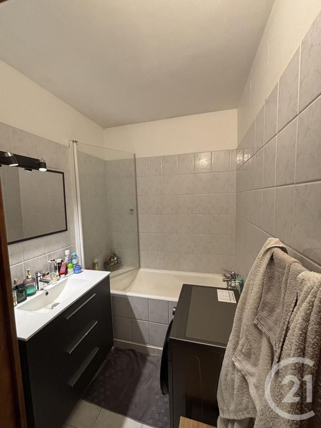 Appartement F3 &agrave; louer - 3 pi&egrave;ces - 59 m2 - Clermont Ferrand - 63 - AUVERGNE