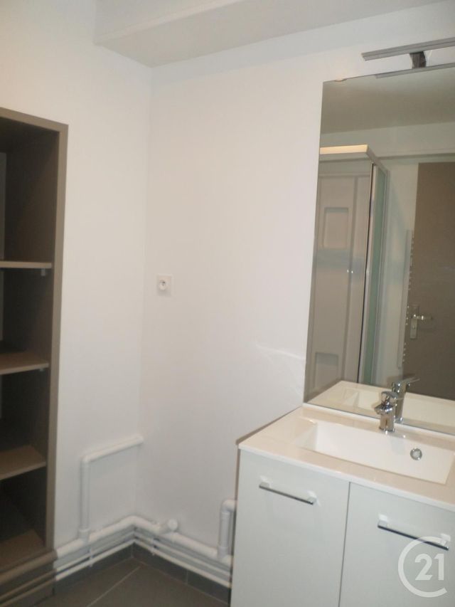 Appartement Duplex à louer - 3 pièces - 48.0 m2 - CHANTELLE - 03 - AUVERGNE - Century 21 Lefèbvre Immobilier Appartement Duplex à louer - 3 pièces - 48.0 m2 - CHANTELLE - 03 - AUVERGNE - Century 21 Lefèbvre Immobilier