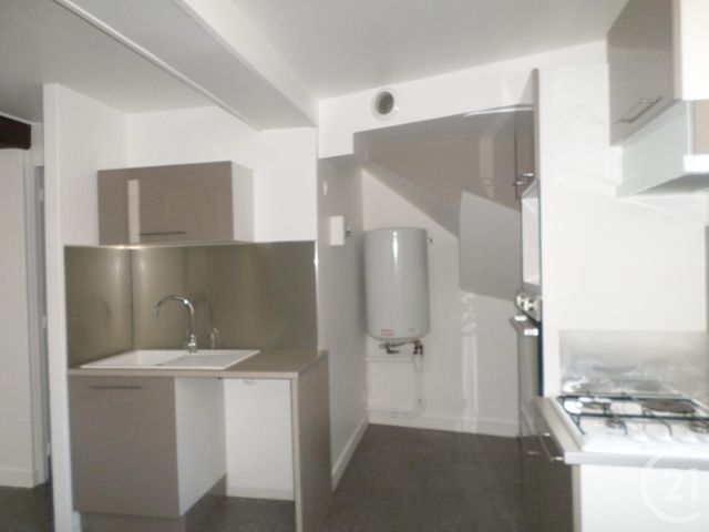 Appartement Duplex à louer - 3 pièces - 48.0 m2 - CHANTELLE - 03 - AUVERGNE - Century 21 Lefèbvre Immobilier Appartement Duplex à louer - 3 pièces - 48.0 m2 - CHANTELLE - 03 - AUVERGNE - Century 21 Lefèbvre Immobilier