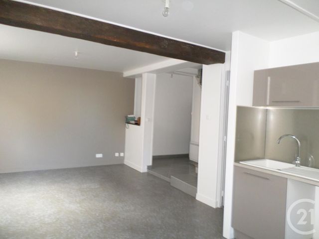 Appartement Duplex à louer - 3 pièces - 48.0 m2 - CHANTELLE - 03 - AUVERGNE - Century 21 Lefèbvre Immobilier Appartement Duplex à louer - 3 pièces - 48.0 m2 - CHANTELLE - 03 - AUVERGNE - Century 21 Lefèbvre Immobilier