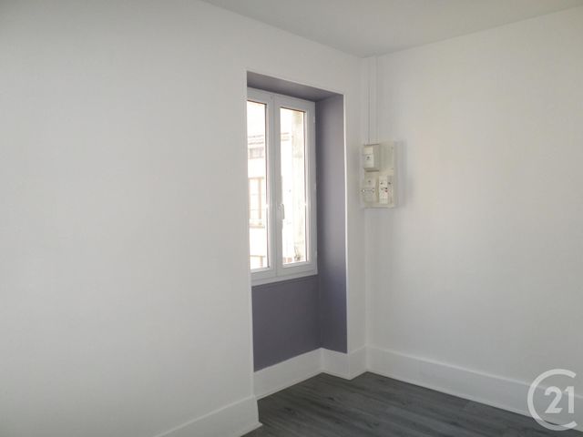 Appartement Duplex à louer - 3 pièces - 48.0 m2 - CHANTELLE - 03 - AUVERGNE - Century 21 Lefèbvre Immobilier Appartement Duplex à louer - 3 pièces - 48.0 m2 - CHANTELLE - 03 - AUVERGNE - Century 21 Lefèbvre Immobilier