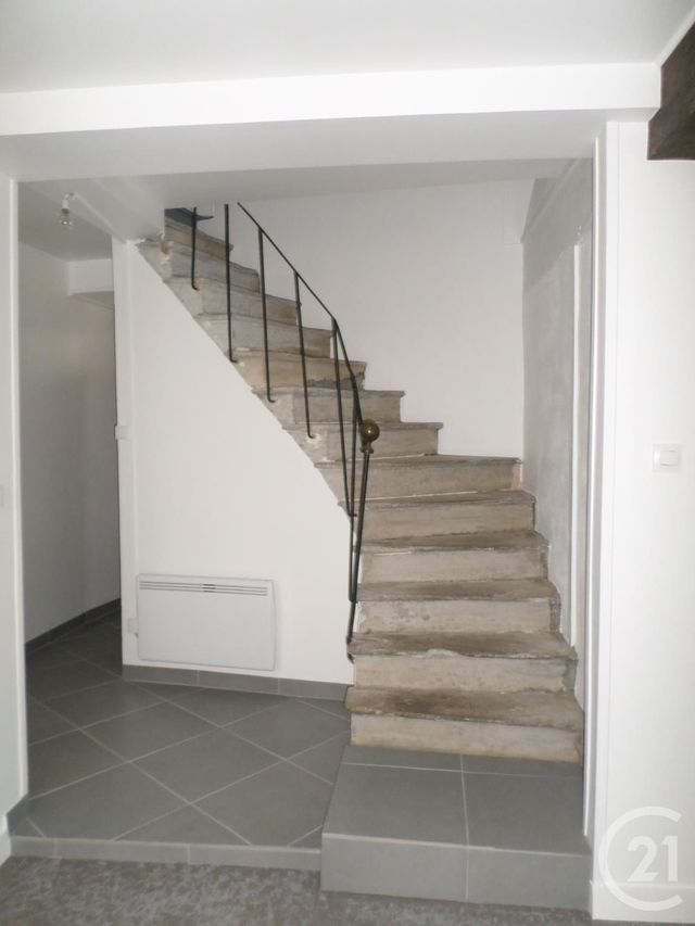 Appartement Duplex à louer - 3 pièces - 48.0 m2 - CHANTELLE - 03 - AUVERGNE - Century 21 Lefèbvre Immobilier Appartement Duplex à louer - 3 pièces - 48.0 m2 - CHANTELLE - 03 - AUVERGNE - Century 21 Lefèbvre Immobilier