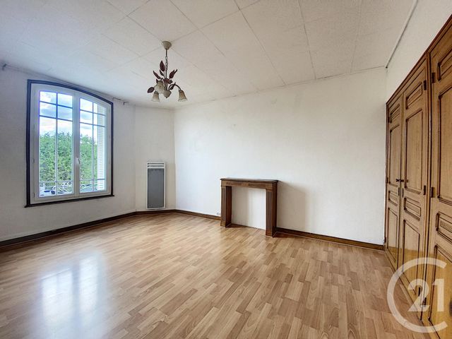 Appartement F4 à louer - 4 pièces - 80.0 m2 - ST POURCAIN SUR SIOULE - 03 - AUVERGNE - Century 21 Lefèbvre Immobilier Appartement F4 à louer - 4 pièces - 80.0 m2 - ST POURCAIN SUR SIOULE - 03 - AUVERGNE - Century 21 Lefèbvre Immobilier