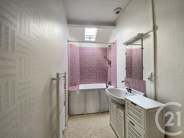 Appartement F4 à louer - 4 pièces - 80.0 m2 - ST POURCAIN SUR SIOULE - 03 - AUVERGNE - Century 21 Lefèbvre Immobilier Appartement F4 à louer - 4 pièces - 80.0 m2 - ST POURCAIN SUR SIOULE - 03 - AUVERGNE - Century 21 Lefèbvre Immobilier