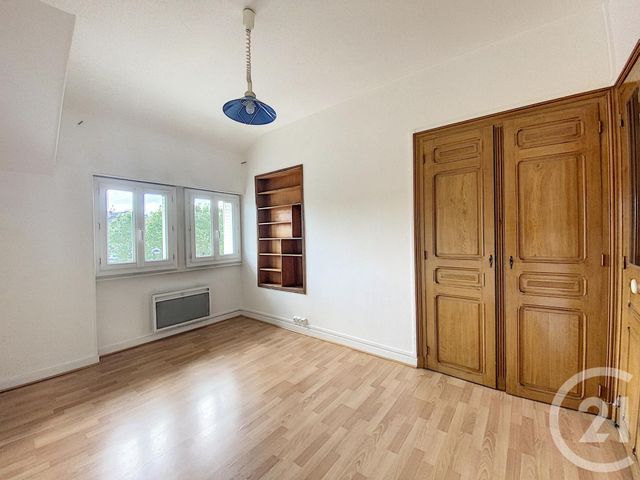 Appartement F4 à louer - 4 pièces - 80.0 m2 - ST POURCAIN SUR SIOULE - 03 - AUVERGNE - Century 21 Lefèbvre Immobilier Appartement F4 à louer - 4 pièces - 80.0 m2 - ST POURCAIN SUR SIOULE - 03 - AUVERGNE - Century 21 Lefèbvre Immobilier