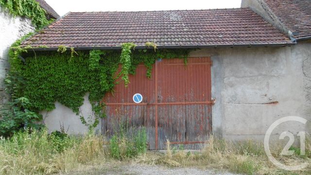 Afficher la photo en grand parking à vendre - 45.0 m2 - ST POURCAIN SUR SIOULE - 03 - AUVERGNE - Century 21 Lefèbvre Immobilier