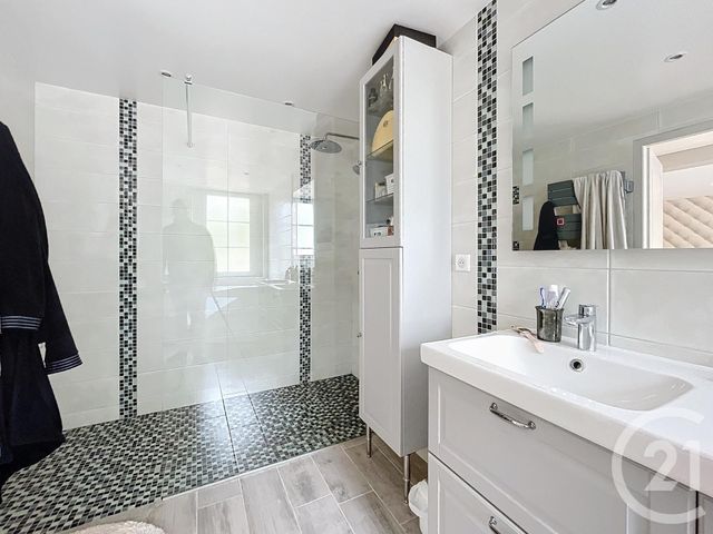 Afficher la photo en grand Maison à vendre - 7 pièces - 213,10 m2 - St Gerand Le Puy - 03 - AUVERGNE