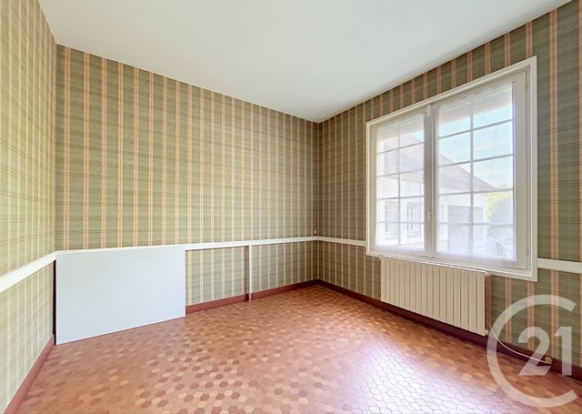 Maison &agrave; vendre - 7 pi&egrave;ces - 279,95 m2 - St Gerand Le Puy - 03 - AUVERGNE