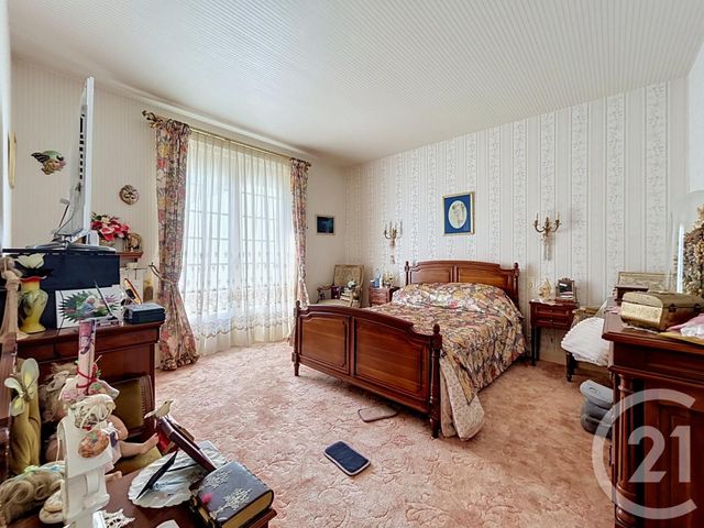 Maison &agrave; vendre - 7 pi&egrave;ces - 279,95 m2 - St Gerand Le Puy - 03 - AUVERGNE