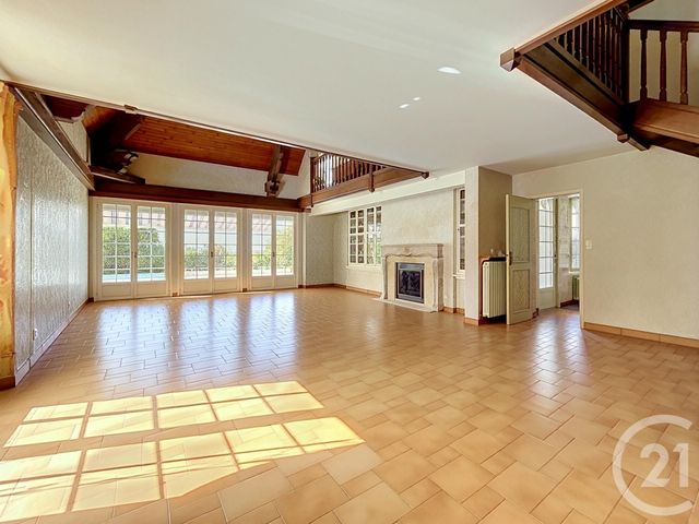 Maison &agrave; vendre - 7 pi&egrave;ces - 279,95 m2 - St Gerand Le Puy - 03 - AUVERGNE