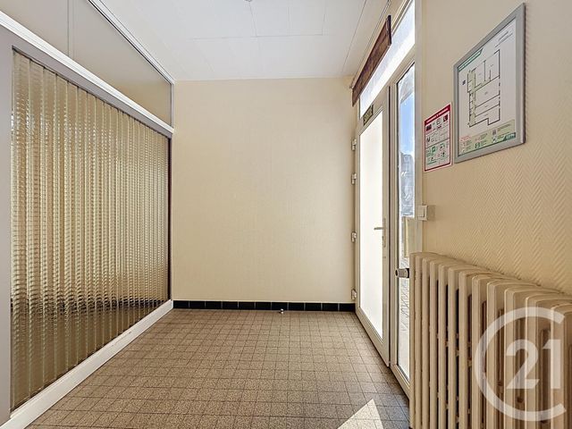 Appartement Local &agrave; louer - 4 pi&egrave;ces - 113 m2 - St Pourcain Sur Sioule - 03 - AUVERGNE